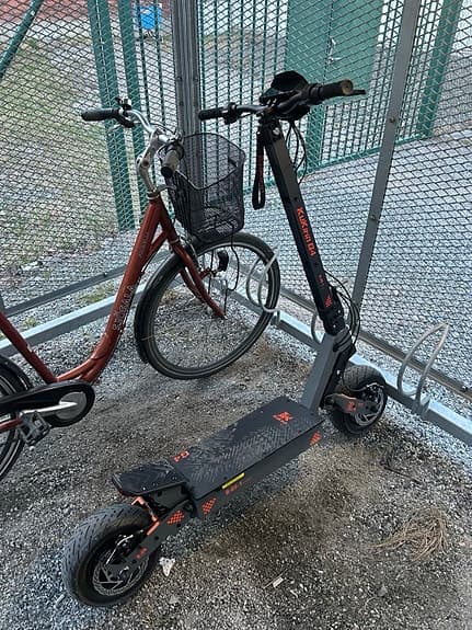 Kukirin G4 elsparkcykel 60V 20Ah 2000W 11 tum svart