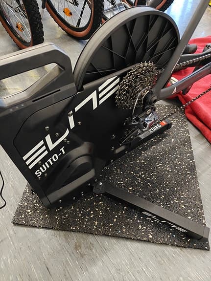 Elite Suito-T cykeltrainer svart