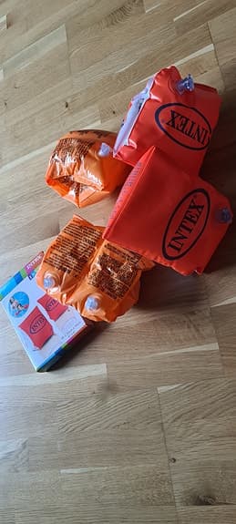 Hjälpmedel för barn simning