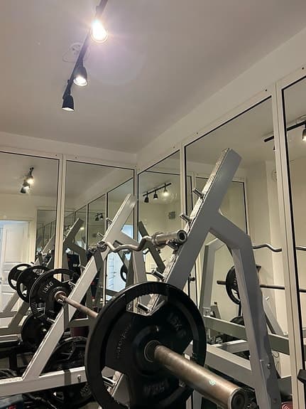 Massiv precor half rack med ställbar bänk