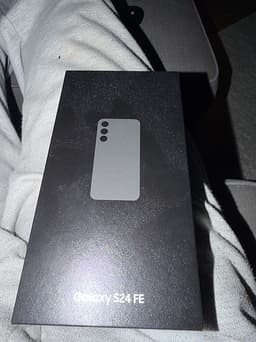 Samsung Galaxy S24 FE smartphone 128 GB