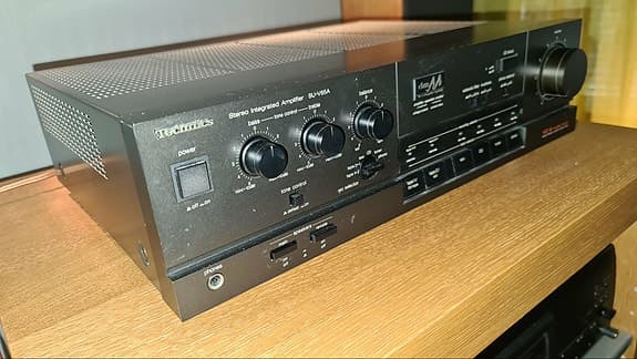 Vintage hifi Technics SU-V65 förstärkare från 80 talet