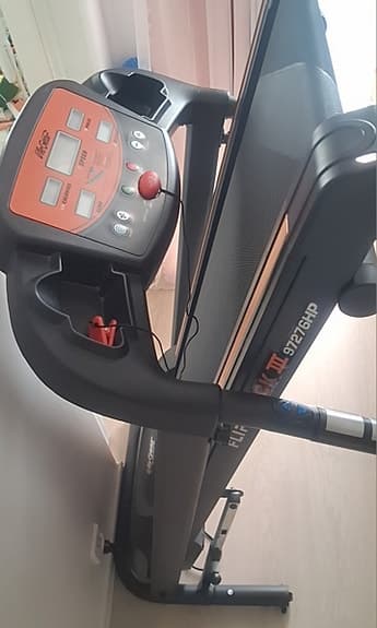 LifeGear löpband med träningsdator.