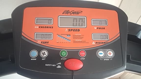 LifeGear löpband med träningsdator.