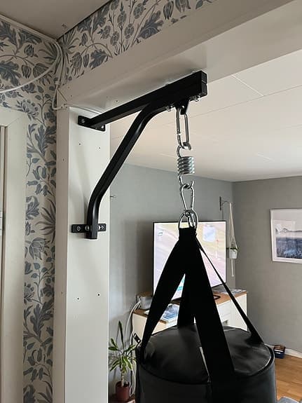 Everlast boxningssäck med handskar svart