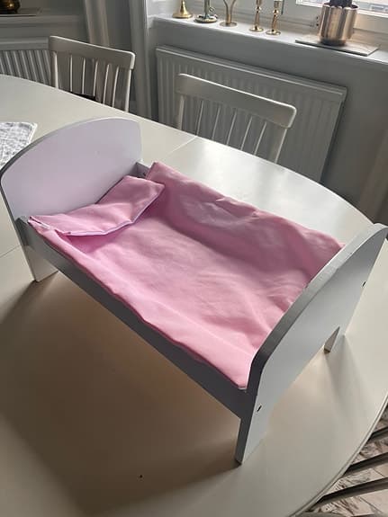 Docksäng med täcke och kudde