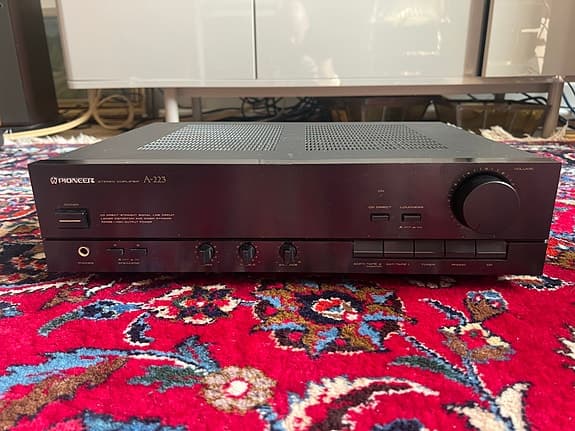 Pioneer A-223 förstärkare