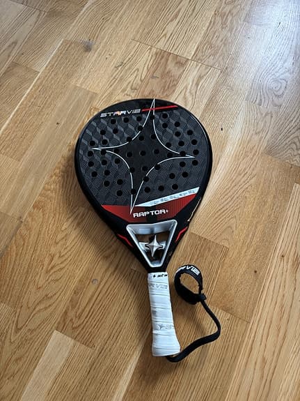 Padelracket kraft kontroll och smidighet