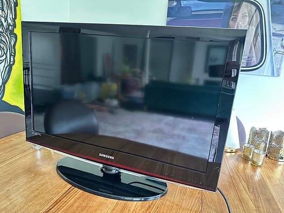 Samsung LE32C450E1W TV 32 tum svart