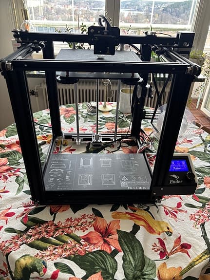 Nästan ny Creality Ender 5 3D-skrivare + filament och verktyg