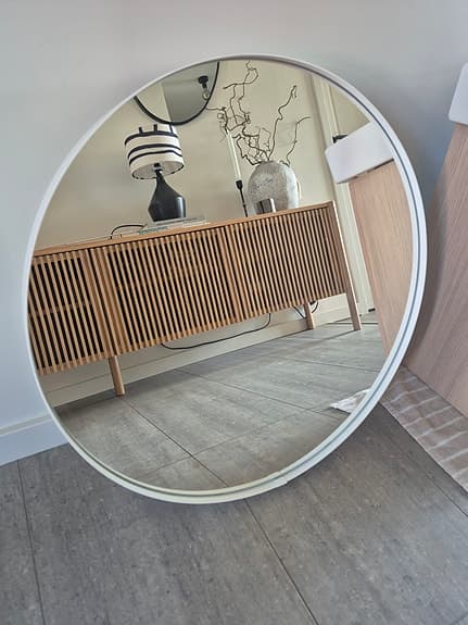 Runt väggspegel med förvaringsskåp från Svedbergs dia 60 cm