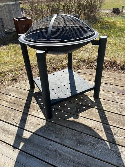 Eldstad eldfat med gnistskydd i metall