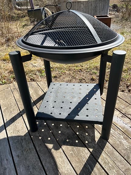 Eldstad eldfat med gnistskydd i metall