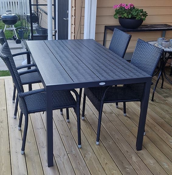 Utemöbler bord och 4 stolar