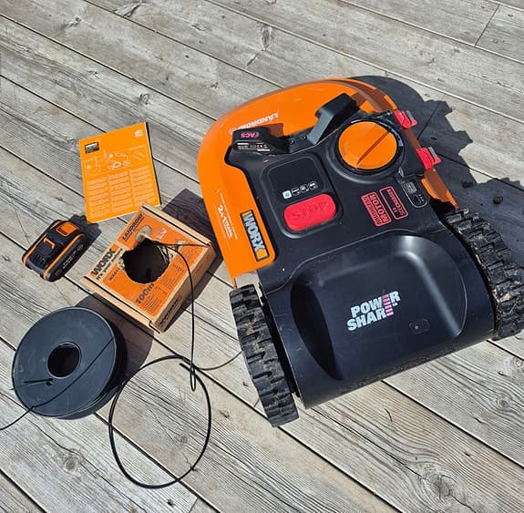 Worx Landroid robotgräsklippare inkl "ögon", WiFi förstärkare mm.