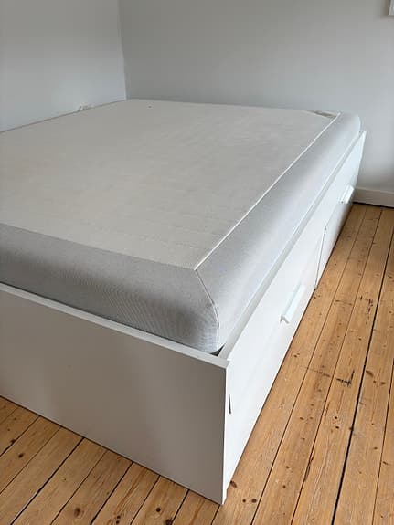 200kr vid hämtning 18-19/4. IKEA säng med förvaring och madrass Sultan 160cm