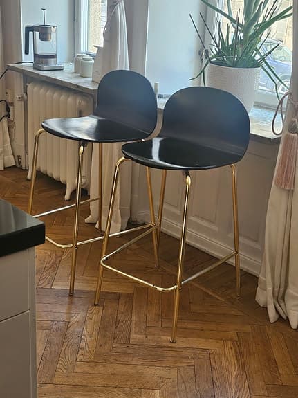 2 st stiliga barstolar