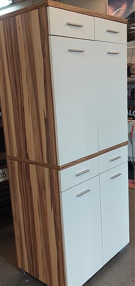 2st skåp som står på varandra går att dela