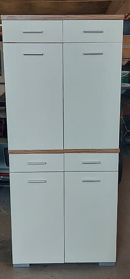 2st skåp som står på varandra går att dela