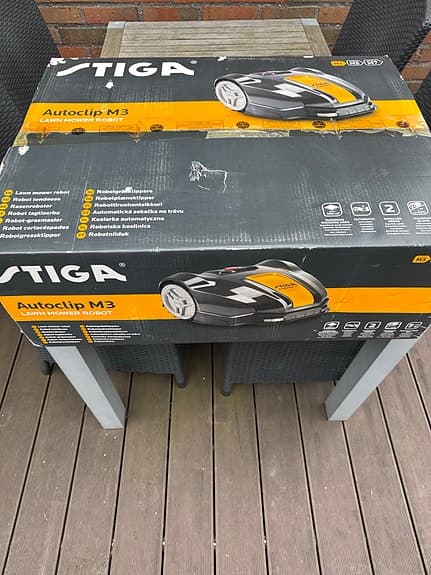 Stiga Autoclip M3 robotgräsklippare