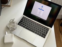 Apple MacBook Pro 13 inch 2019 128GB SSD 8GB RAM