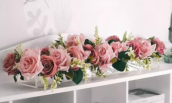 Vaser i transparent akryl, 8 stycken.