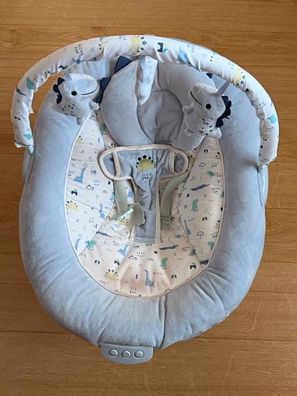Babynest babysitter grå med lekbåge