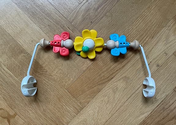 Leksakbåge till babysitter BabyBjörn