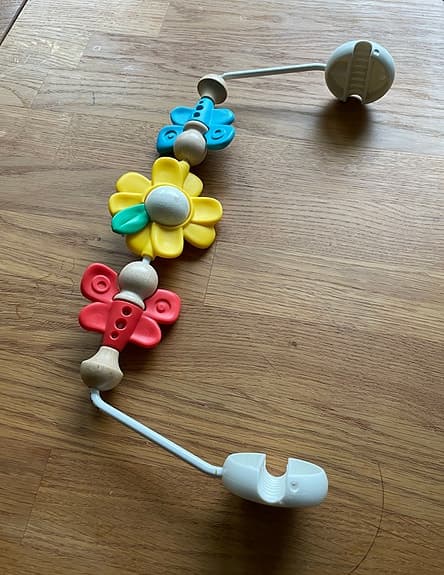 Leksakbåge till babysitter BabyBjörn