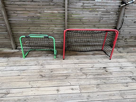 Innebandymål set två storlekar