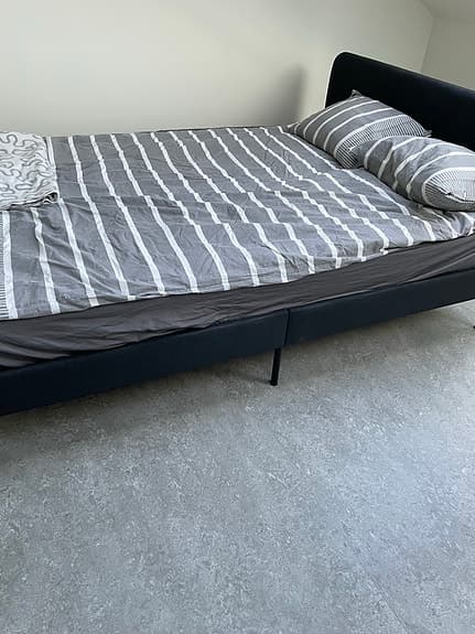 IKEA säng med madrass