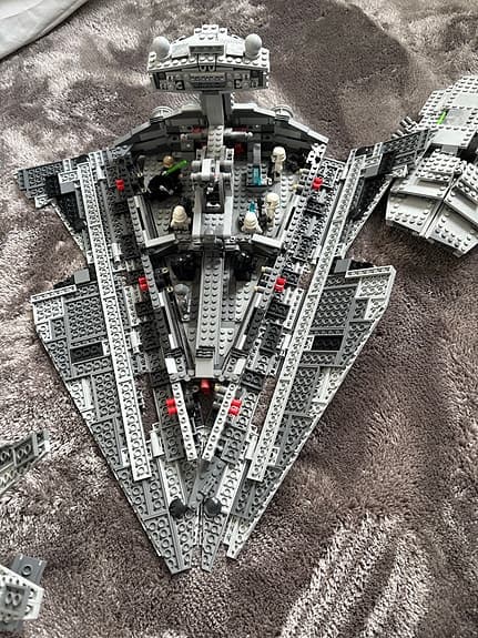 LEGO Star Wars rymdskepp Millennium Falcon och Star Destroyer