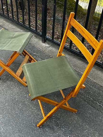 Hopfällbara stolar och pallar trä med grön sits