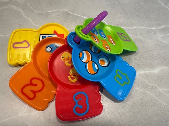 Babyleksaker från Fisher Price och Simba Toys