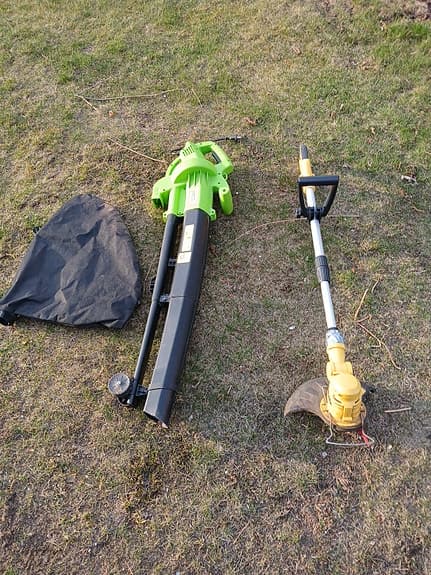 Säljer en lövblås från garden och en trimer från falke