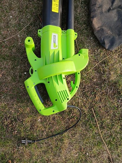 Säljer en lövblås från garden och en trimer från falke