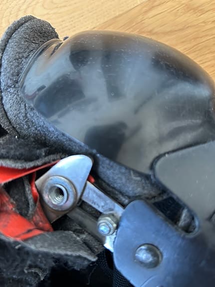 Svart benskydd med knäskydd plast vuxen