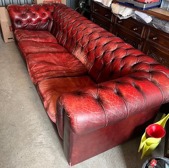 Soffa chesterfieldstil vinröd läder