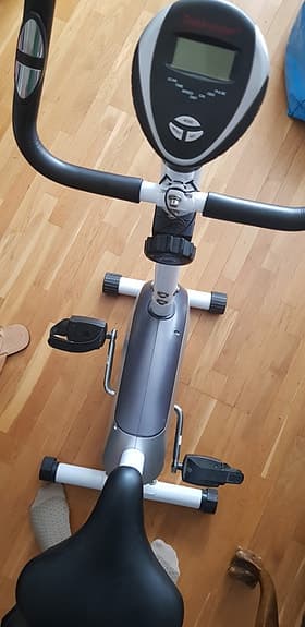 Träningscykel med display grå