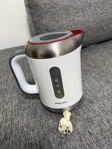 Vattenkokare 1 liter val mellan 40°, 80°, 90°, 100°. Philips, i gott skick