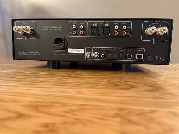 Hegel H400 Toppskick + Garanti
