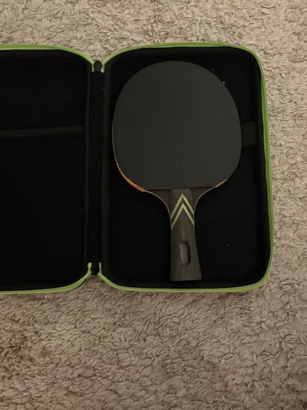 pingisracket med fodral svart röd