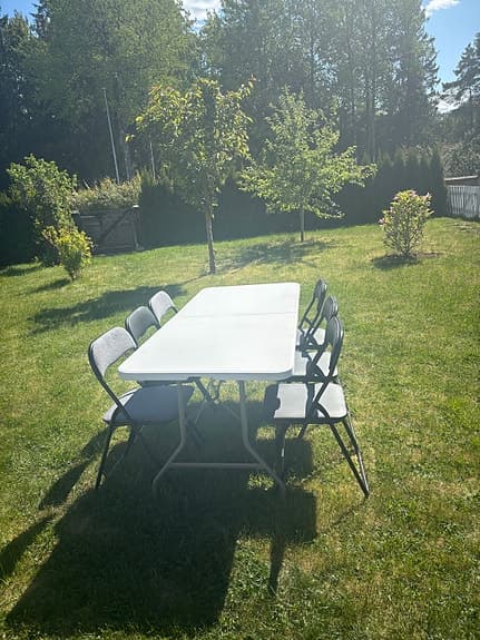 Hopfällbart bord med stolar