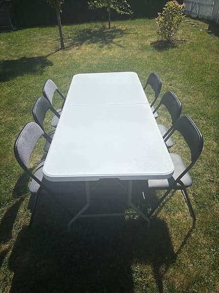 Hopfällbart bord med stolar