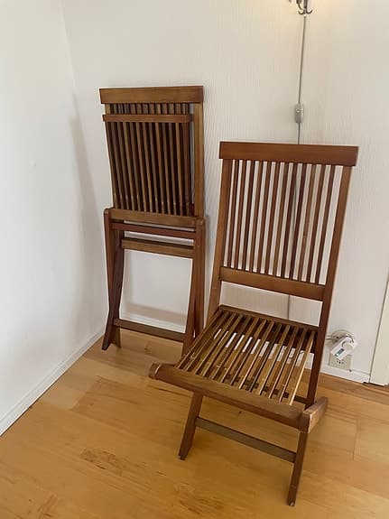 Trädgårdsstolar i teak, ihopfällbara. Ett par