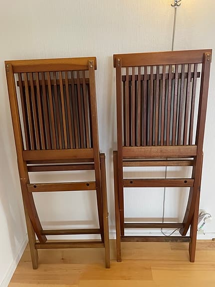 Trädgårdsstolar i teak, ihopfällbara. Ett par
