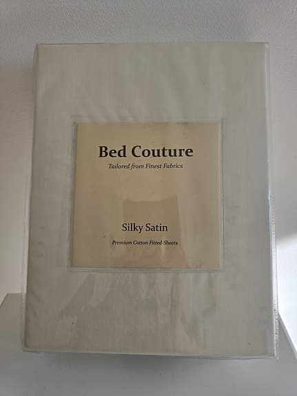 Bed Couture "Silky Satin" dra-på-lakan – 90x200 cm, Ecru/benvit/naturvit– NYTT