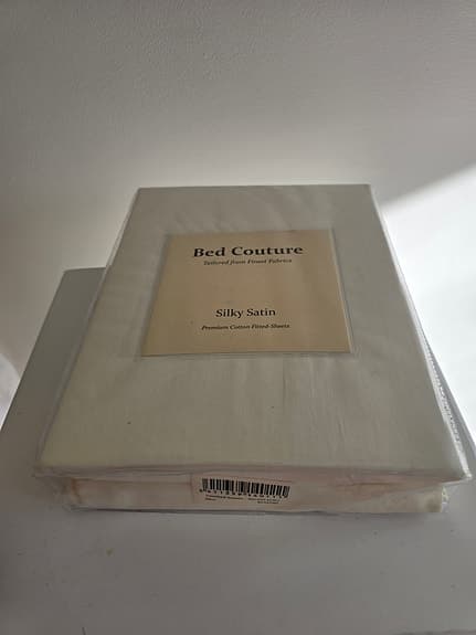 Bed Couture "Silky Satin" dra-på-lakan – 90x200 cm, Ecru/benvit/naturvit– NYTT