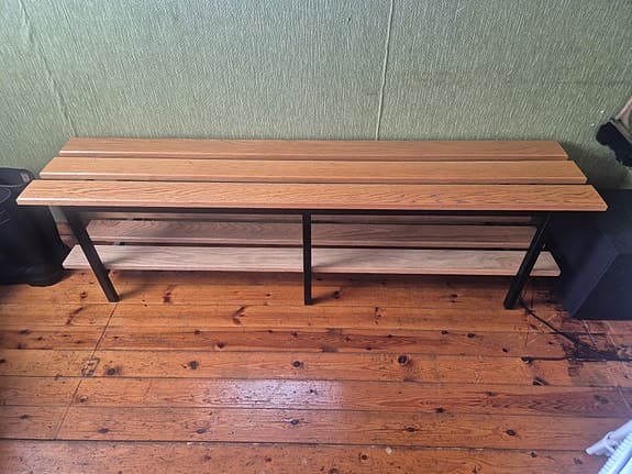 Sittbänk med skohylla