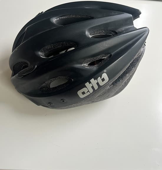 Cykelhjälm från Etto